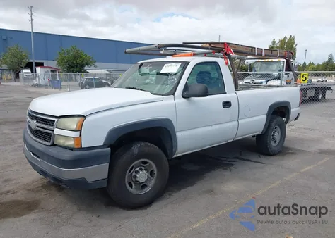 2006 Chevrolet Silverado 2500Hd Work Truck z USA, uszkodzony, nr VIN 1GCHC24U56E172684
